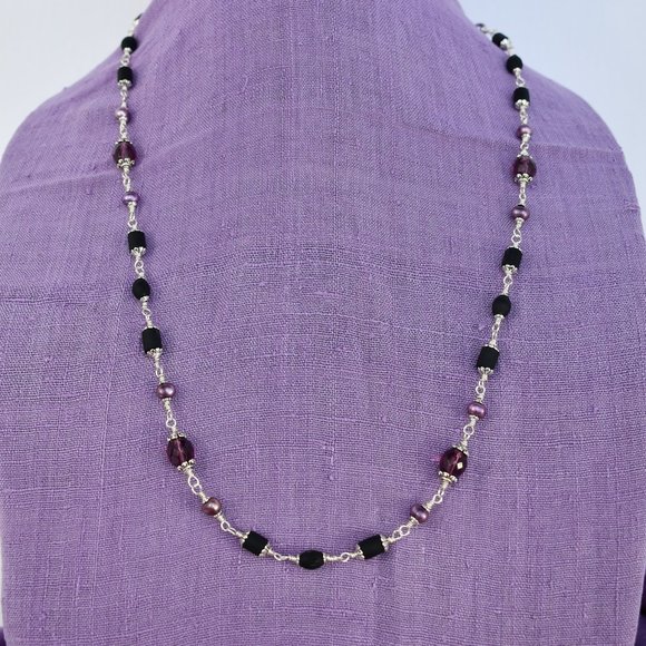 29" black Tulasi with purple pearls and purple glass beads - Picture 3 of 10